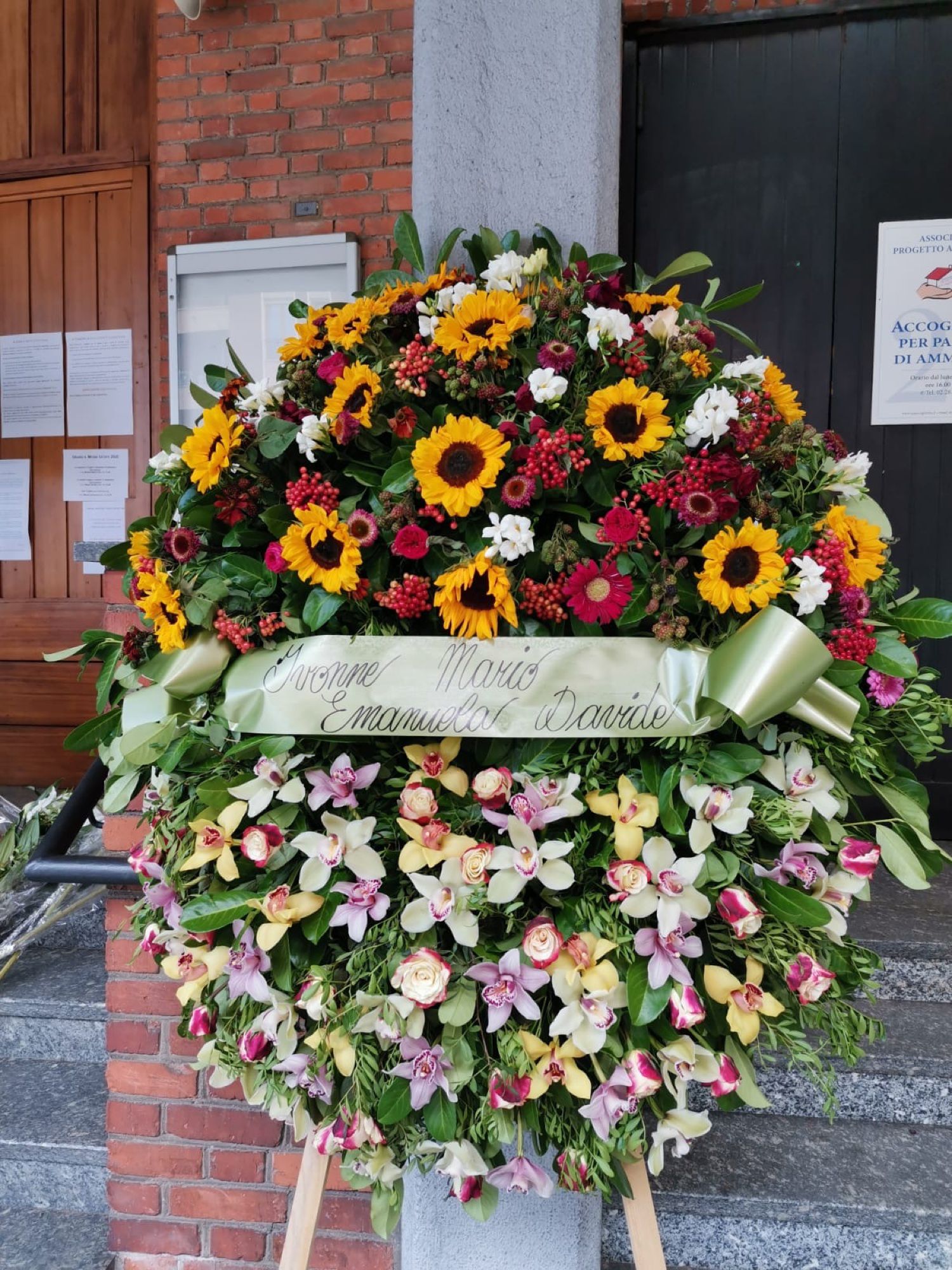 Come scegliere le composizioni floreali per il cimitero e funerale -  Onoranze Funebri La Simonetta Dal 1946