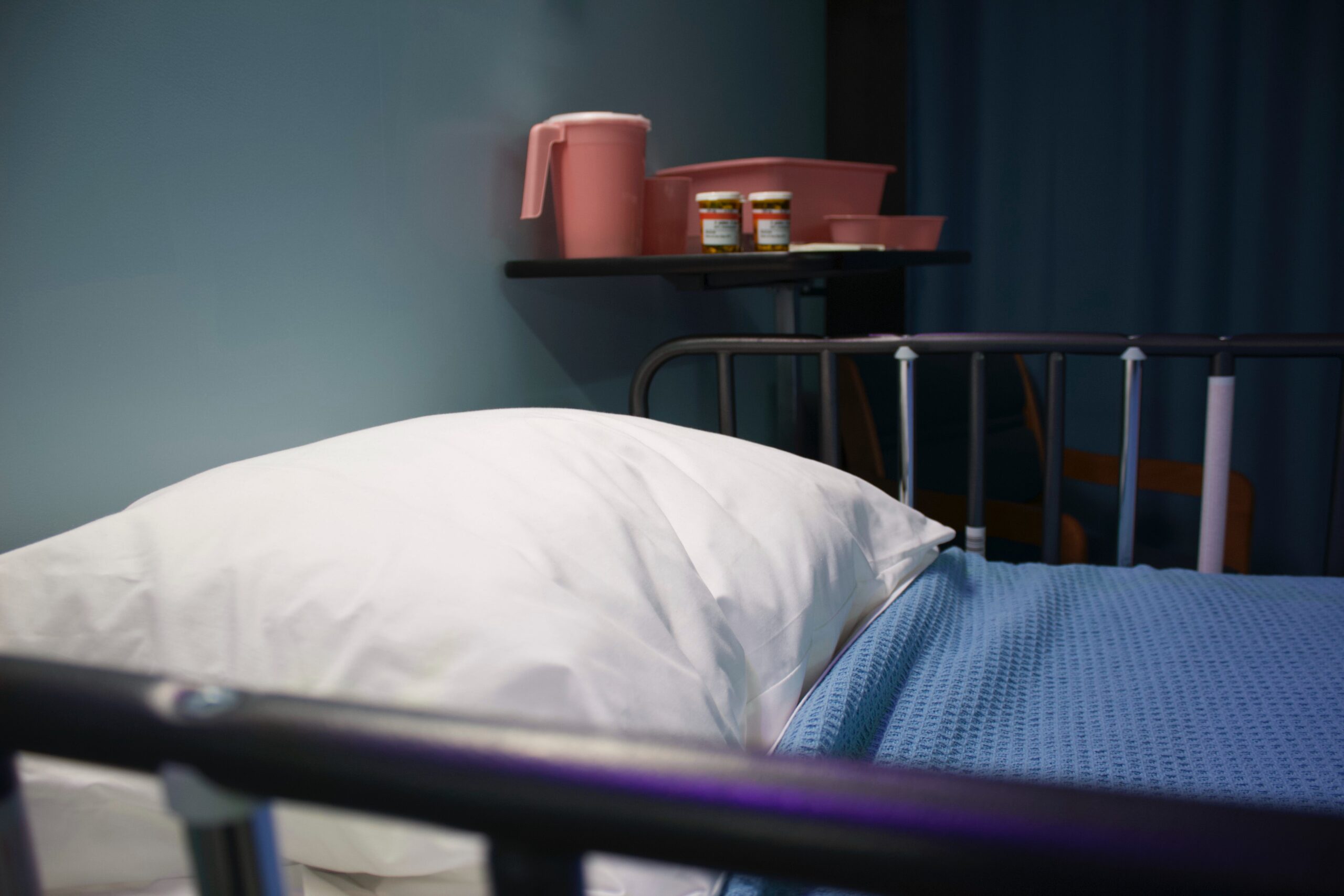 Decesso in ospedale: come comportarsi?