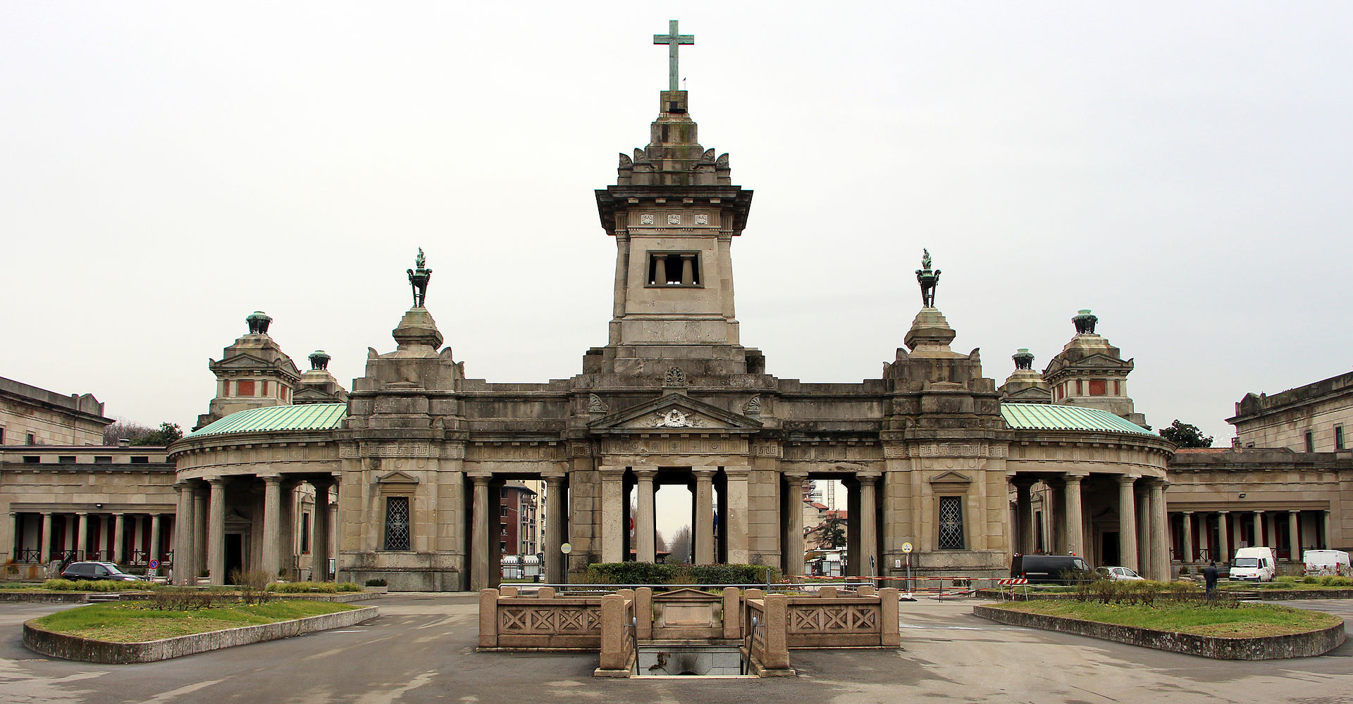 Realizzazioni funebri (monumenti, cappelle, tombe) cimitero Maggiore Musocco Milano: scopri le nostre soluzioni